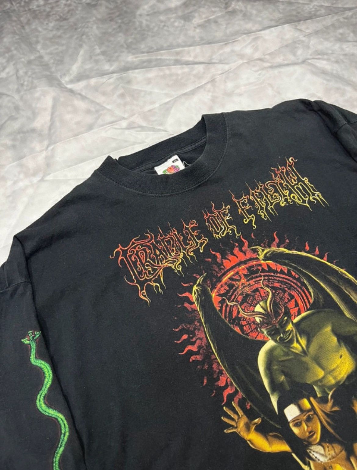 Vintage Vintage 2000 Cradle of Filth Behind Me Satan 90s Band Tshirt Size US XL / EU 56 / 4 - 2 Thumbnail