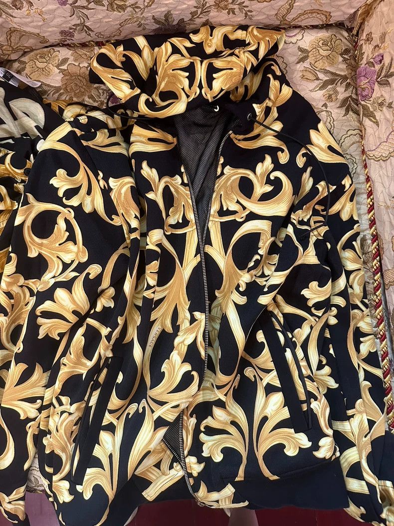 Versace Versace Classic baroque gold vines Size US L / EU 52-54 / 3 - 1 Thumbnail