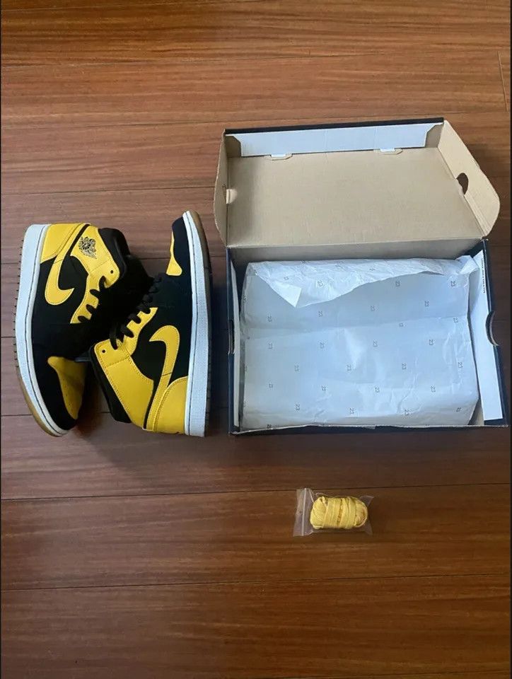 Jordan Brand AIR JORDAN 1 RETRO MID “NEW LOVE” (2017) Size US 9 / EU 42 - 5 Thumbnail