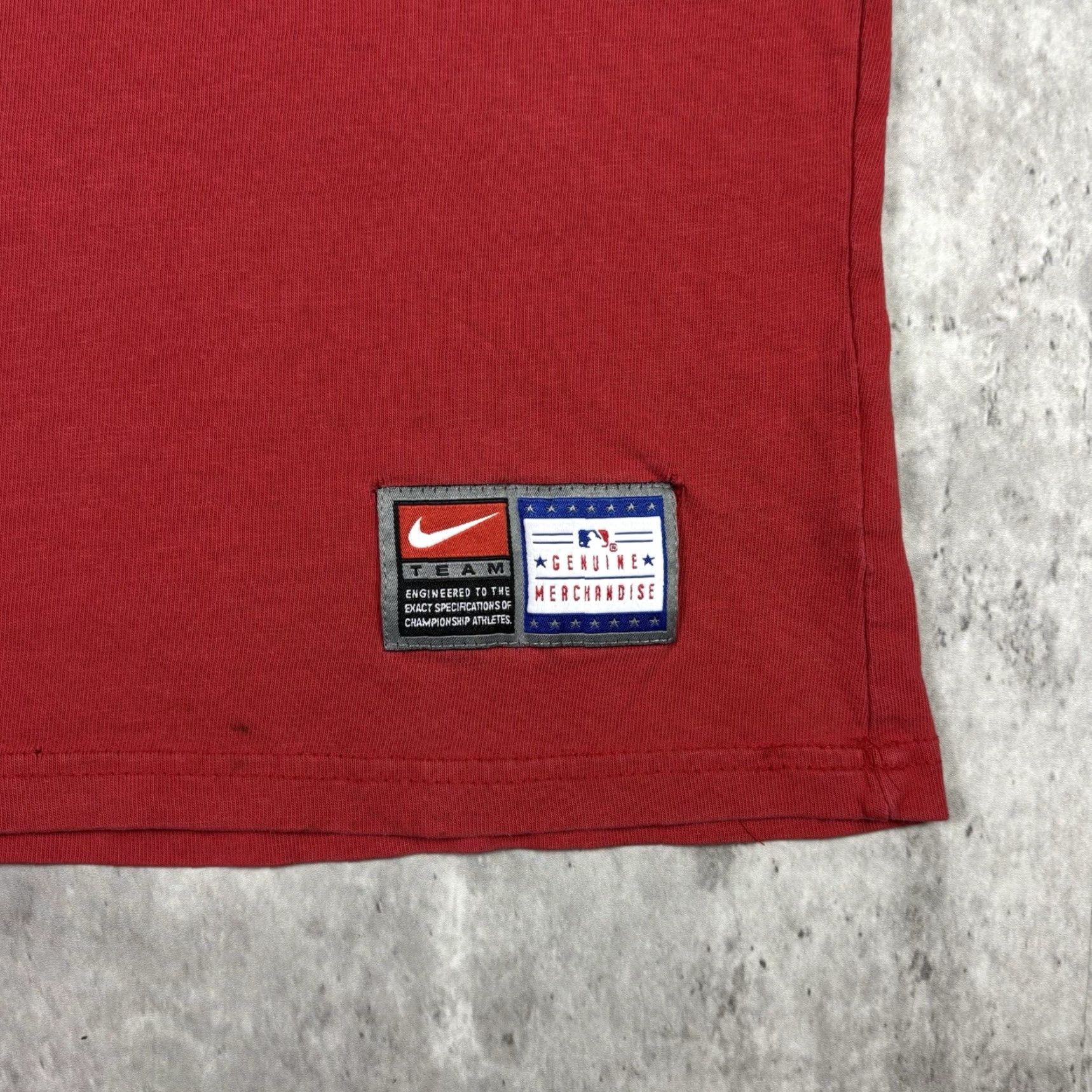 Nike VINTAGE Nike Cincinnati Reds Shirt T Shirt Mens 2XL Red Crew Neck Short Sleeve MLB Team Center Swoosh 90s Size US XXL / EU 58 / 5 - 7 Thumbnail