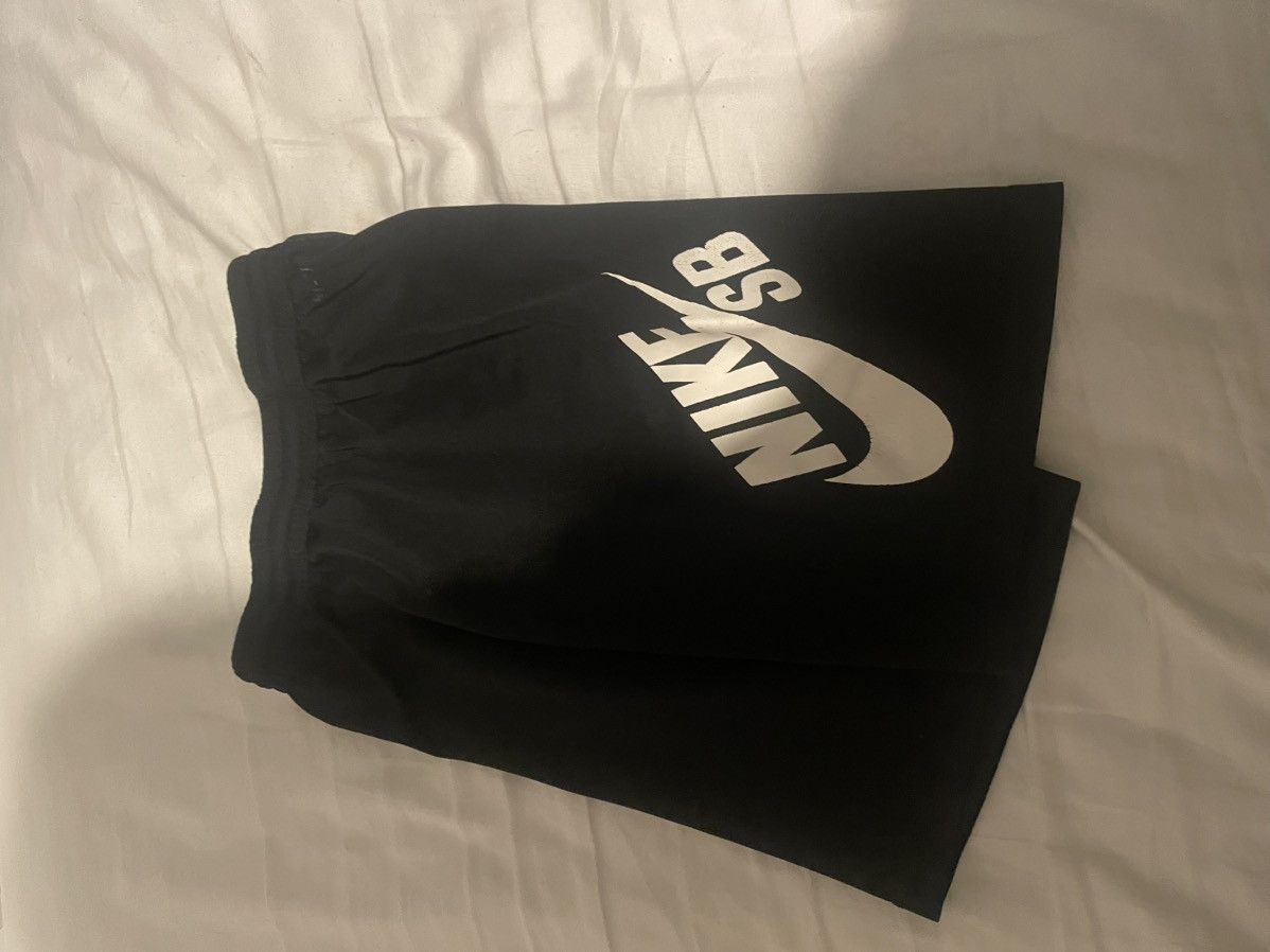 Nike Black nike sb shorts Size US 30 / EU 46 - 1 Thumbnail