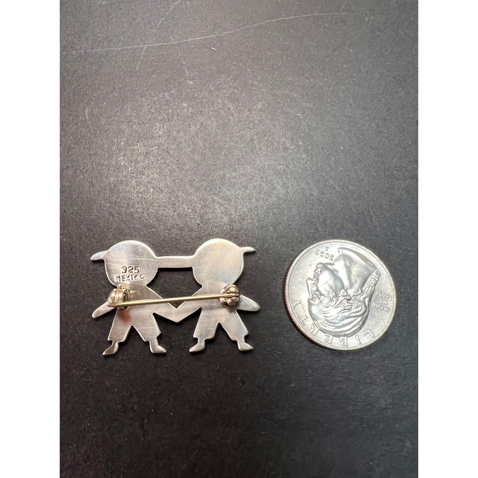Other Vintage 925 Mexico sterling silver kids holding hands pin Size ONE SIZE - 6 Thumbnail