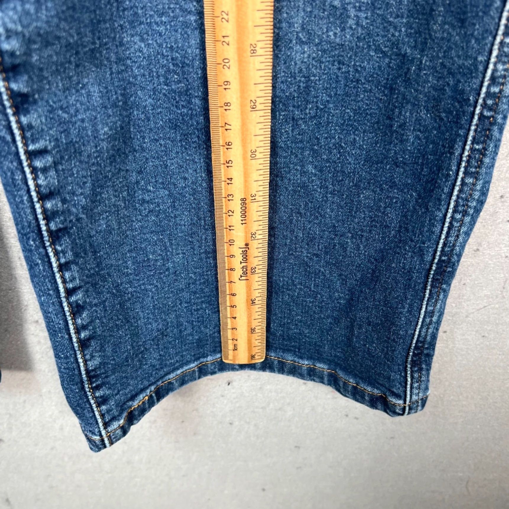 Levi's Levis Womens Jeans 28 Mile High Cropped Wide Leg Denim Medium Wash Button Fly 90s Style Womens Jeans Size 28" / US 6 / IT 42 - 6 Thumbnail