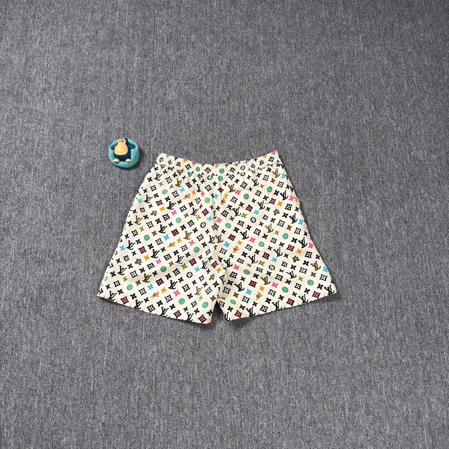 Louis Vuitton LV Tyler ivory allover print shorts 48 mint Size US 38 / EU 54 - 2 Thumbnail