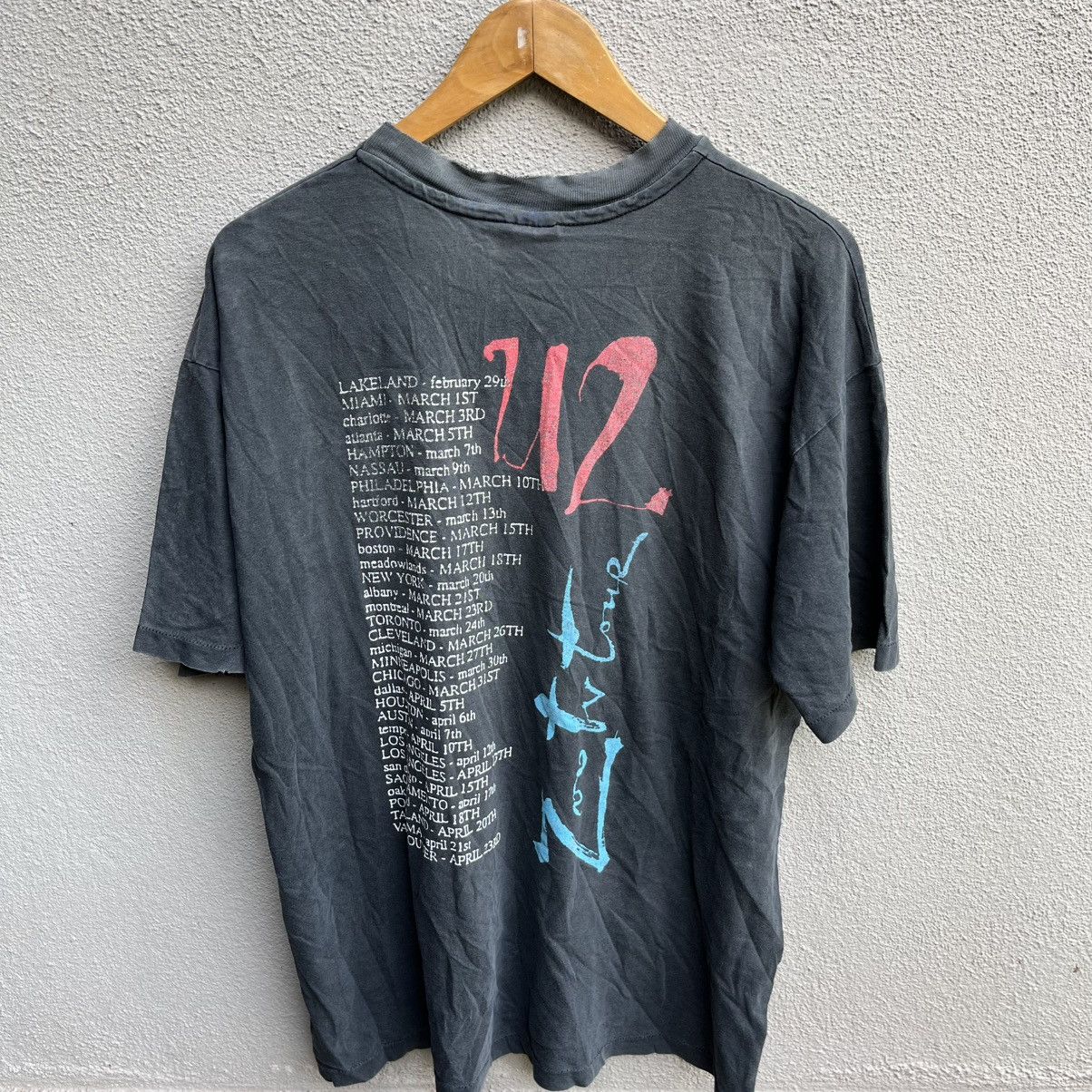Band Tees Vintage U2 band tee disstressed sunfaded Size US XL / EU 56 / 4 - 3 Thumbnail