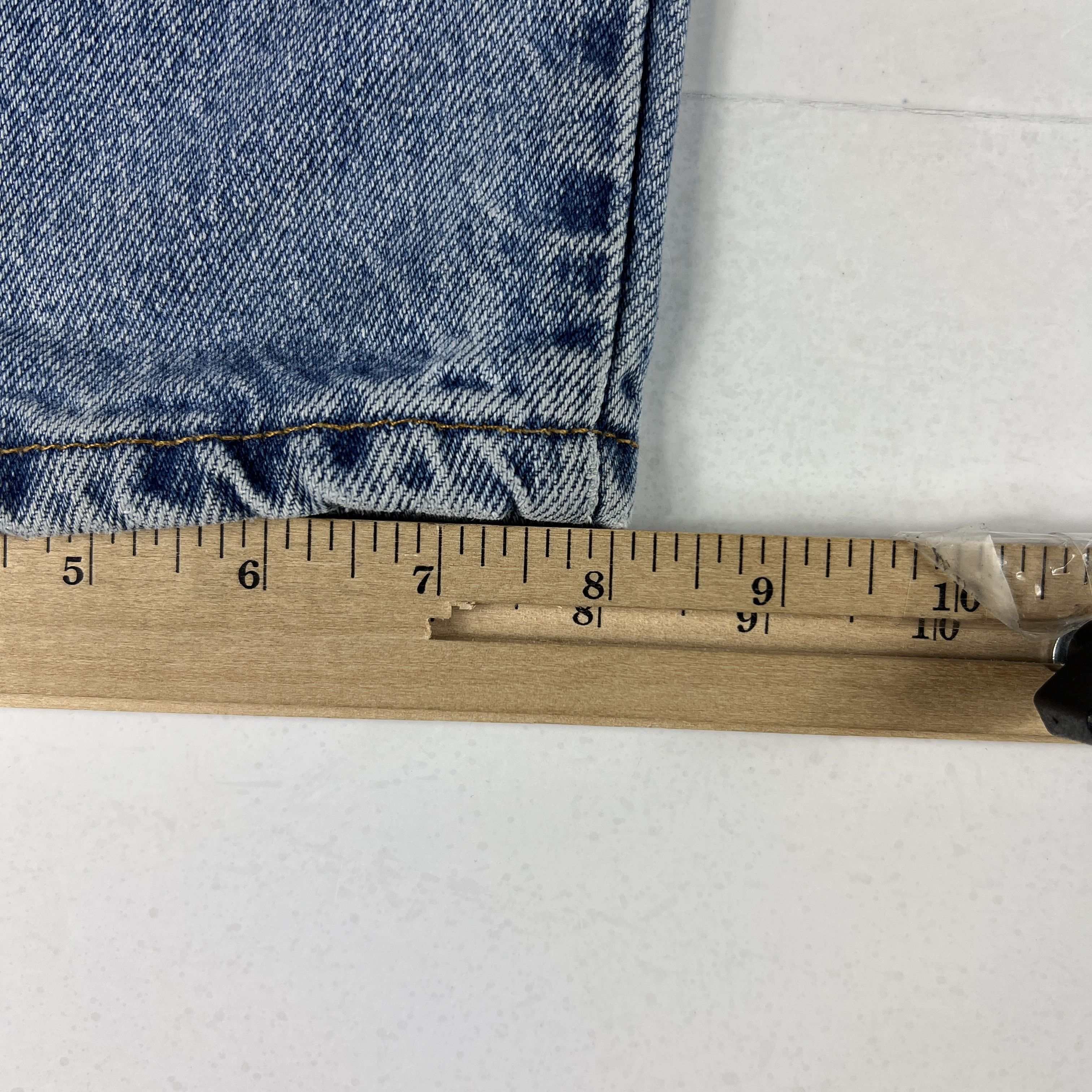 Levi's × Vintage Y2K Levi's Jeans 550 Relaxed Light Blue Faded Cotton Denim Size US 35 - 17 Thumbnail