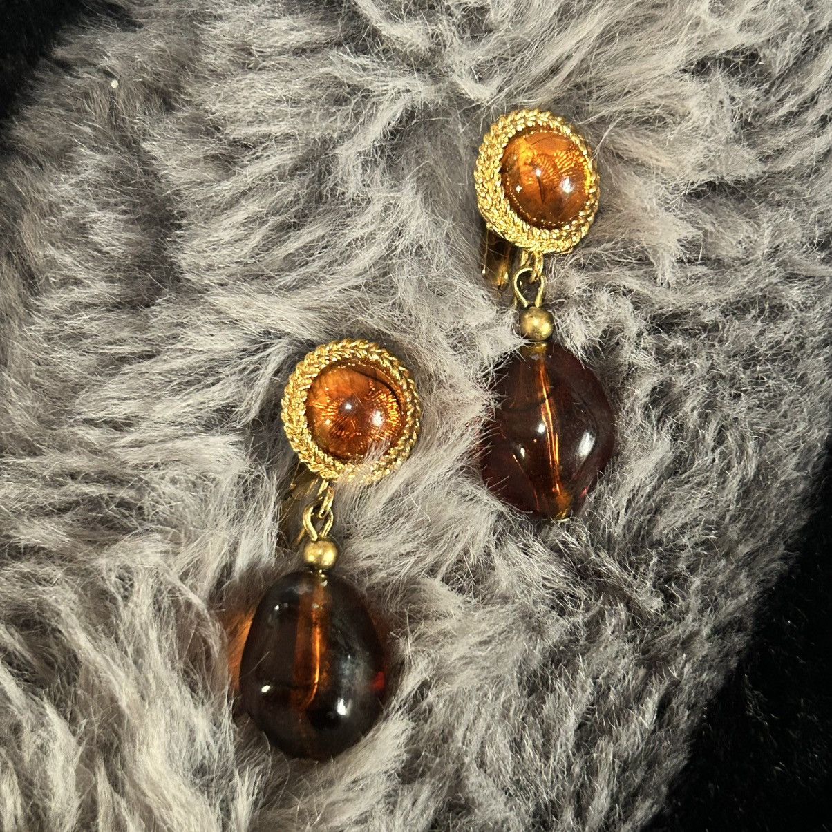 Vintage Vintage Crown Trifari mid century amber lucite earrings Size ONE SIZE - 4 Thumbnail