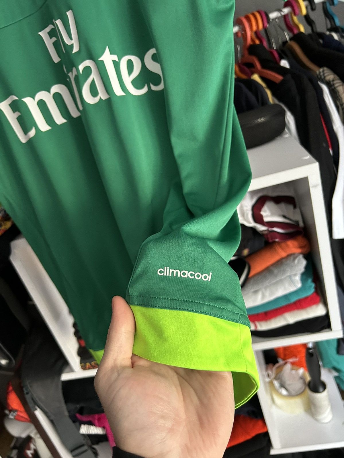 Adidas Real Madrid 2015/16 goalkeeper away adidas jersey Size US M / EU 48-50 / 2 - 6 Thumbnail