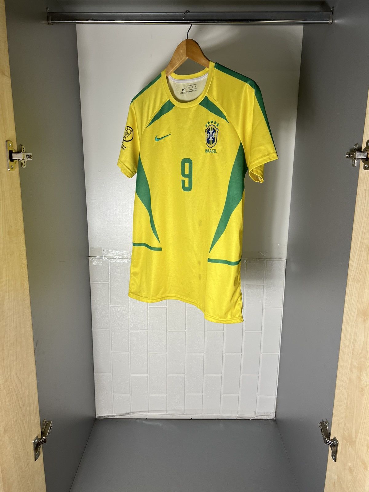 Vintage VERY RARE BRAZIL RETRO SOCCER JERSEY RONALDO BLOKE Y2K 90s Size US M / EU 48-50 / 2 - 11 Thumbnail