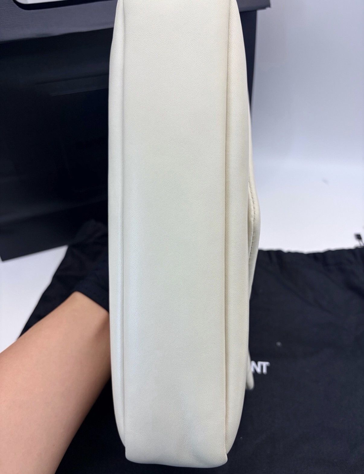 Yves Saint Laurent Saint Laurent Calypso Distressed Lambskin Envelope Bag J62 Size ONE SIZE - 7 Thumbnail