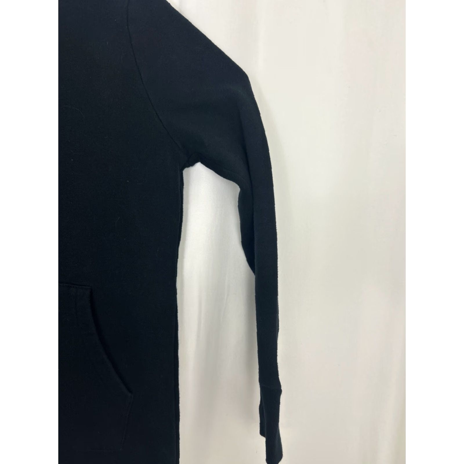 Fabletics Fabletics Sweatshirt Pullover Kangaroo Pocket Crew Neck Black Womens Size S Short Description: – Size S / US 4 / IT 40 - 4 Thumbnail