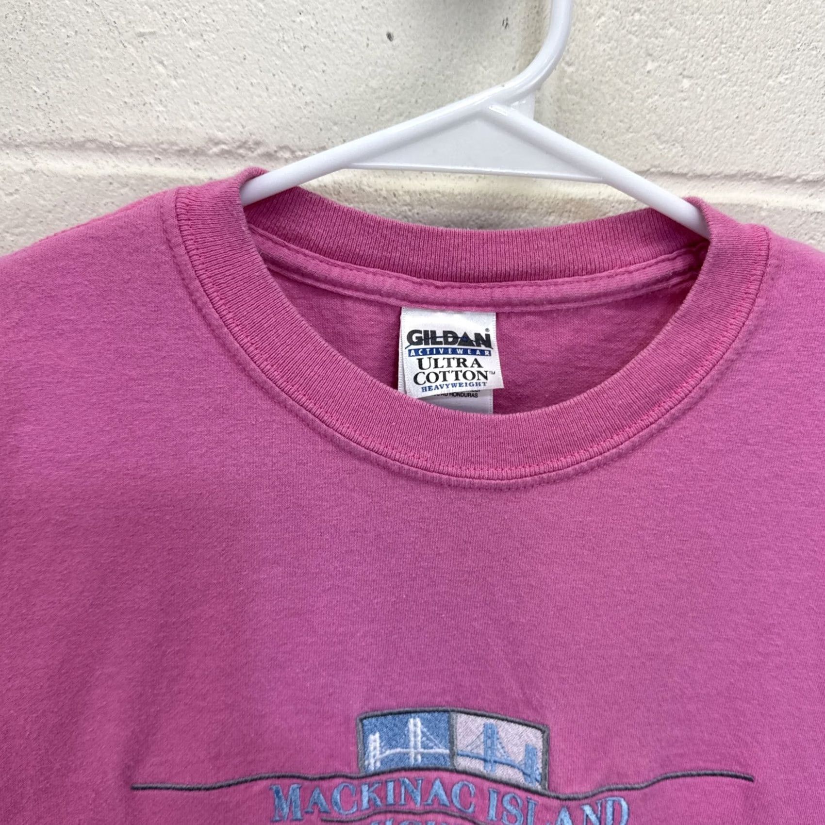 Gildan VINTAGE Mackinac Island T Shirt Pink Embroidered Medium Bridge Destination Shirt Womens 90s Nautical USA Cotton Gildan Size M / US 6-8 / IT 42-44 - 4 Thumbnail
