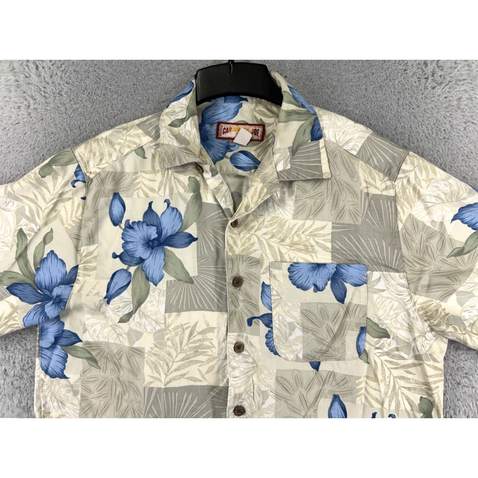 Vintage Caribbean Joe Shirt Adult Medium Beige Blue Floral Hawaiian 100% Rayon Button-Up Size US M / EU 48-50 / 2 - 4 Thumbnail