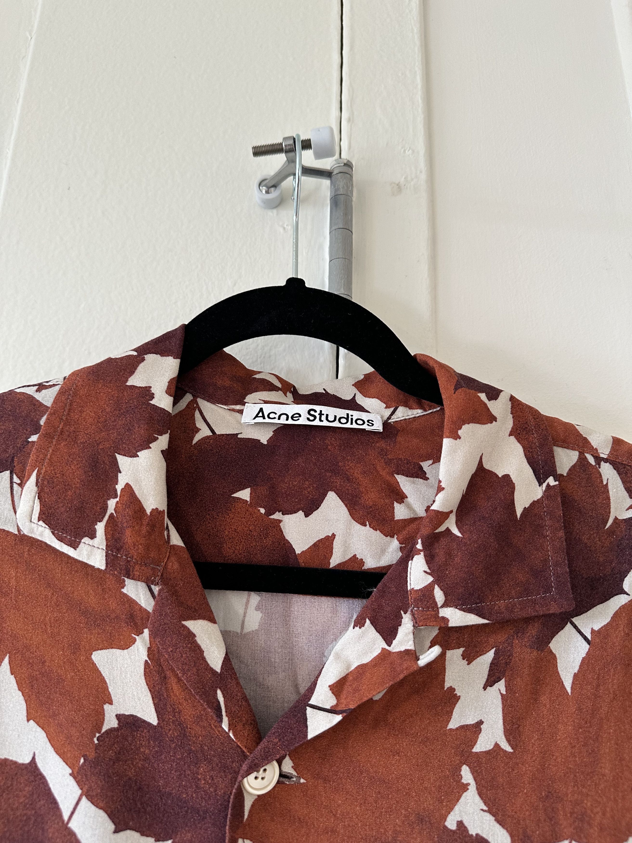 Acne Studios Acne Studios Leaves Camp Collar Button Up Shirt Size US L / EU 52-54 / 3 - 2 Thumbnail