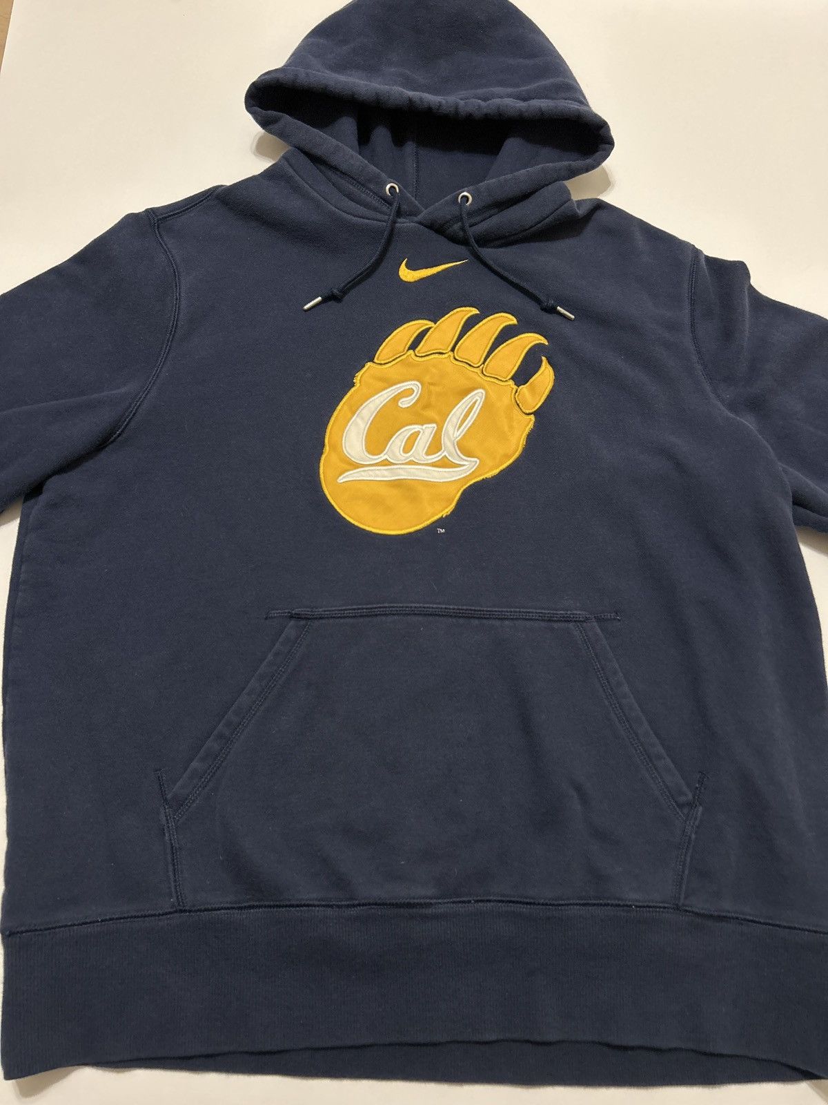 Nike Vintage Nike California Bears Big Logo Center Swoosh Hoodie Size US XL / EU 56 / 4 - 3 Thumbnail