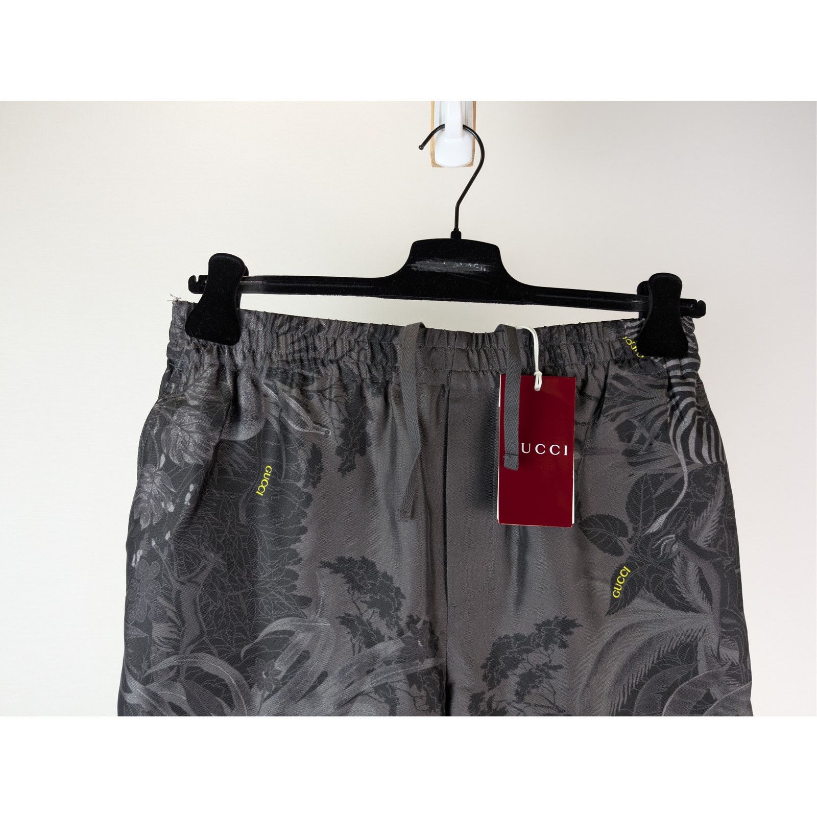 Gucci o1rshd1 Flora & Fauna Print Silk Shorts in Anthracite Gray Size US 32 / EU 48 - 3 Thumbnail