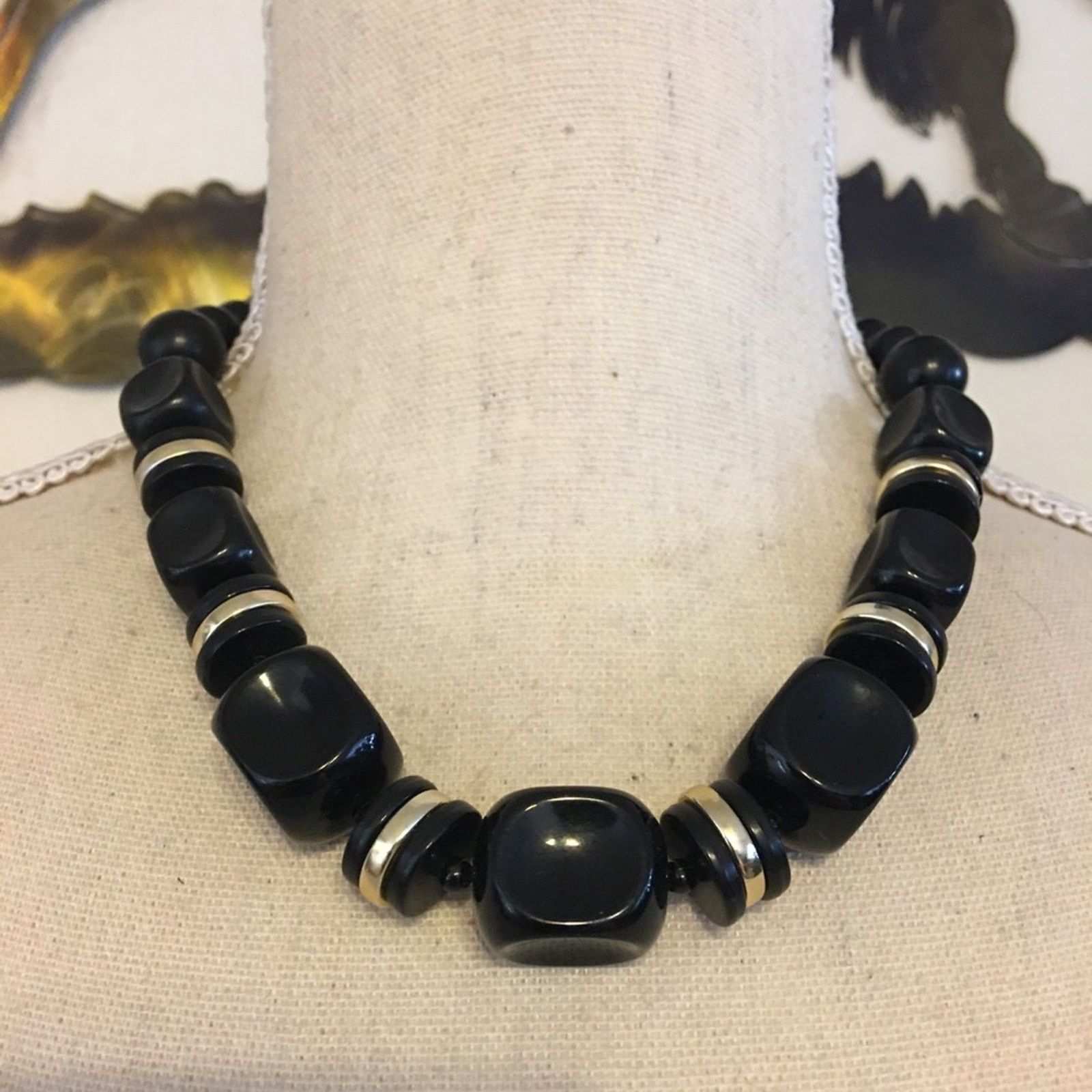 Vintage Vintage black beads with gold accent necklace Size ONE SIZE - 1 Thumbnail