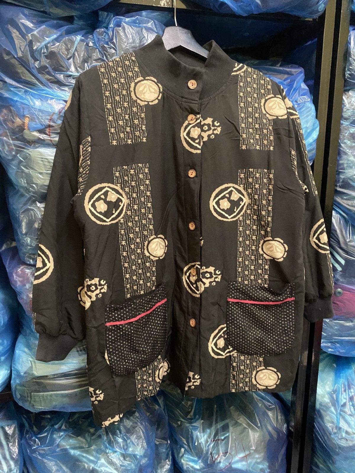 Japanese Brand Vintage Hannari Quilted Japanese Haori Jacket Floral Crest Size US M / EU 48-50 / 2 - 3 Thumbnail