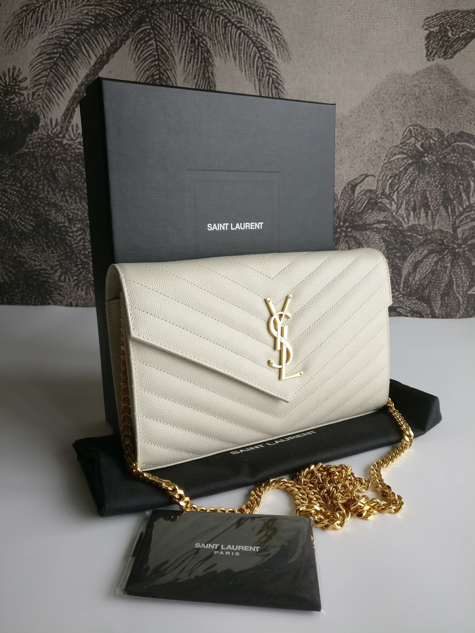 Saint Laurent Paris o1b1hav110824 Size: OS / Cassandre Chain Wallet in White Size ONE SIZE - 4 Thumbnail