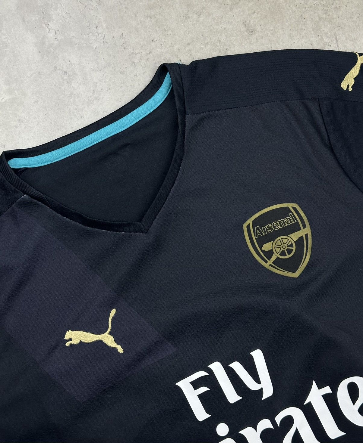 Puma ARSENAL LONDON THIRD FOOTBALL SHIRT SOCCER PUMA Size M MEN Size US M / EU 48-50 / 2 - 2 Thumbnail