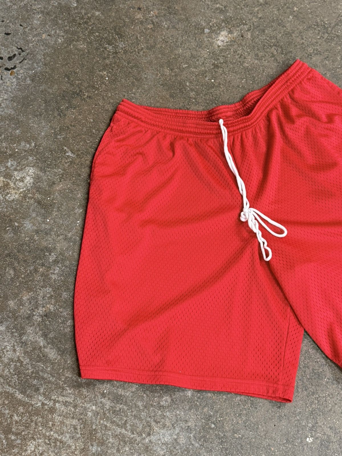 Champion Champion Mesh Patch Logo Shorts XL Red Size US 36 / EU 52 - 2 Thumbnail