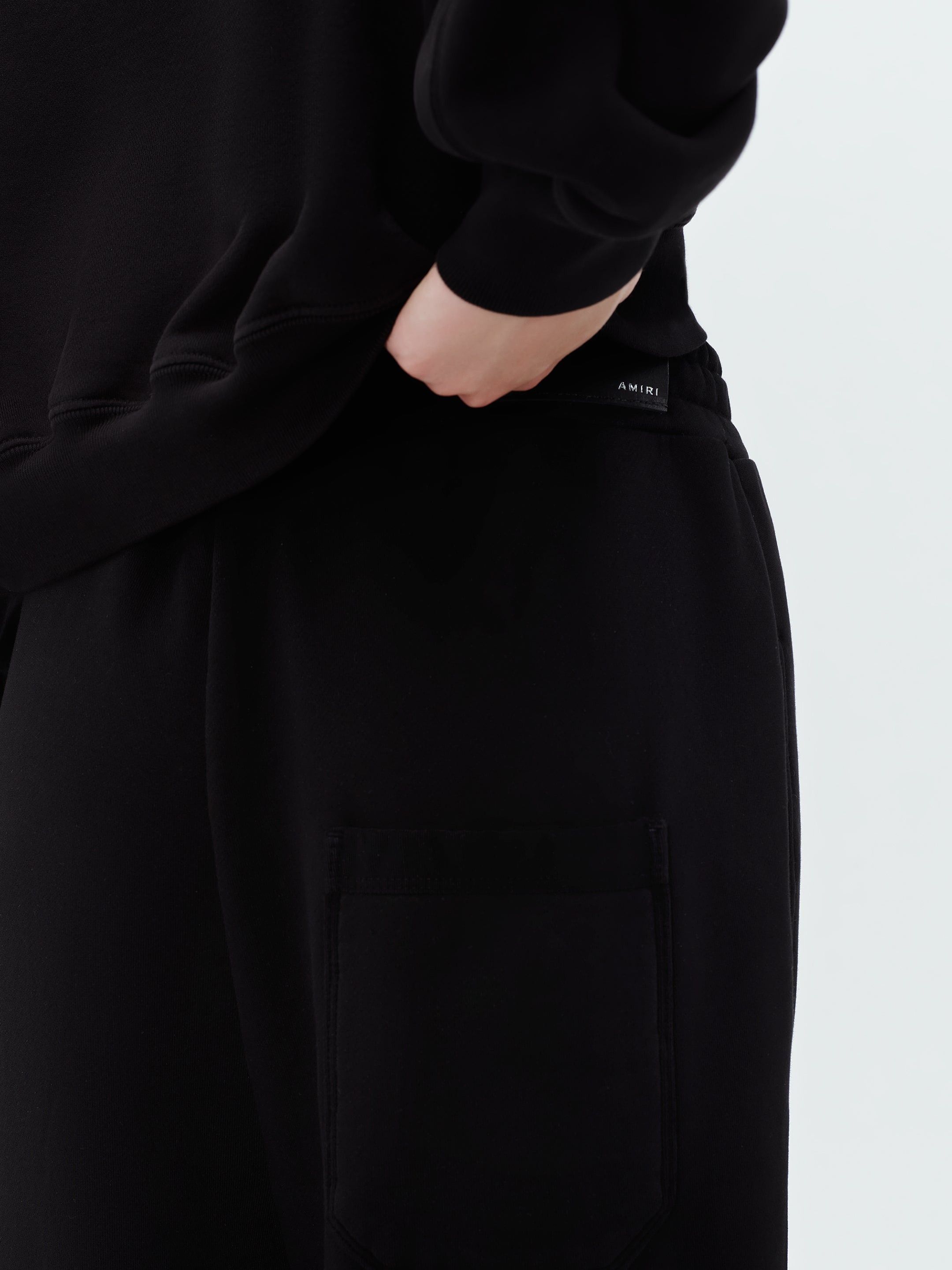 Amiri os11x0625 Arts District Logo Sweatpant in Black Size 27" / US 4 / IT 40 - 7 Thumbnail
