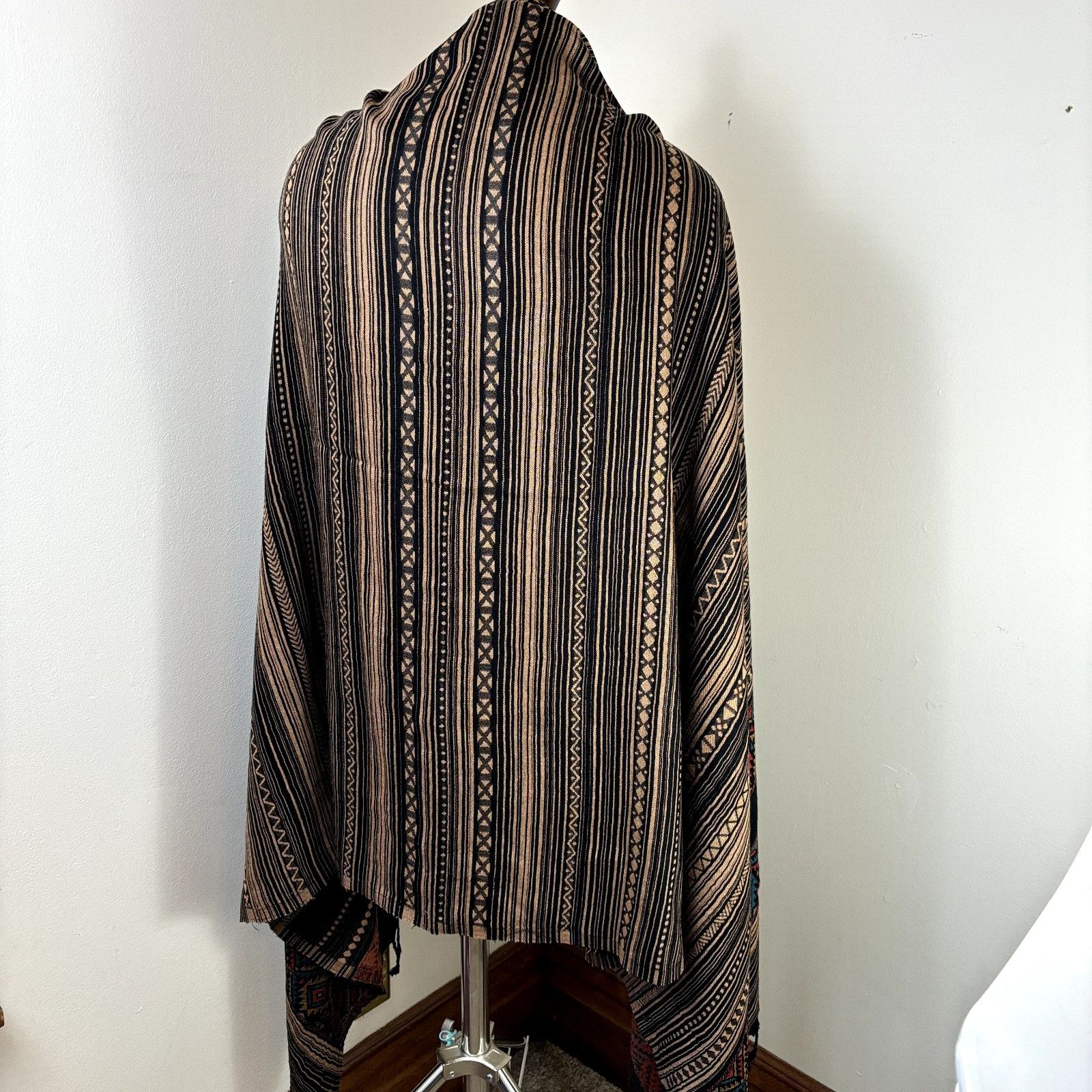 Other SP Tycoon Maxi, Oversized NWOT Cashmere Wrap Shawl Scarf w/ Size ONE SIZE - 3 Thumbnail