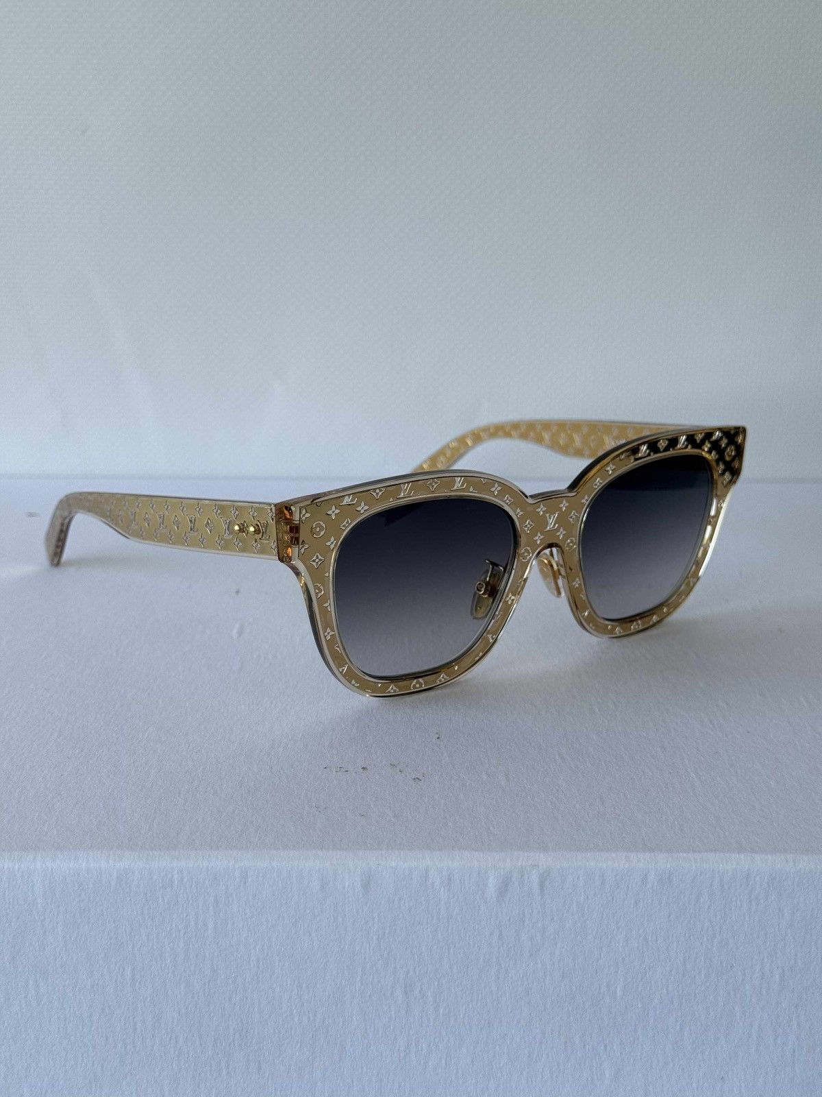 Louis Vuitton Louis Vuitton Gold Monogram Frame Sunglasses NEW 750$ Size ONE SIZE - 1 Thumbnail