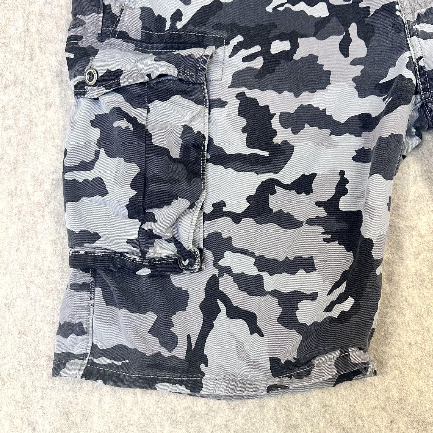 Levi's Levi's Camo Cargo Shorts Mens 40 Cotton Camouflage Pockets Cargo Outdoor Hiking Camping Summer Casual Mens 40 Gray Size US 40 / EU 56 - 4 Thumbnail