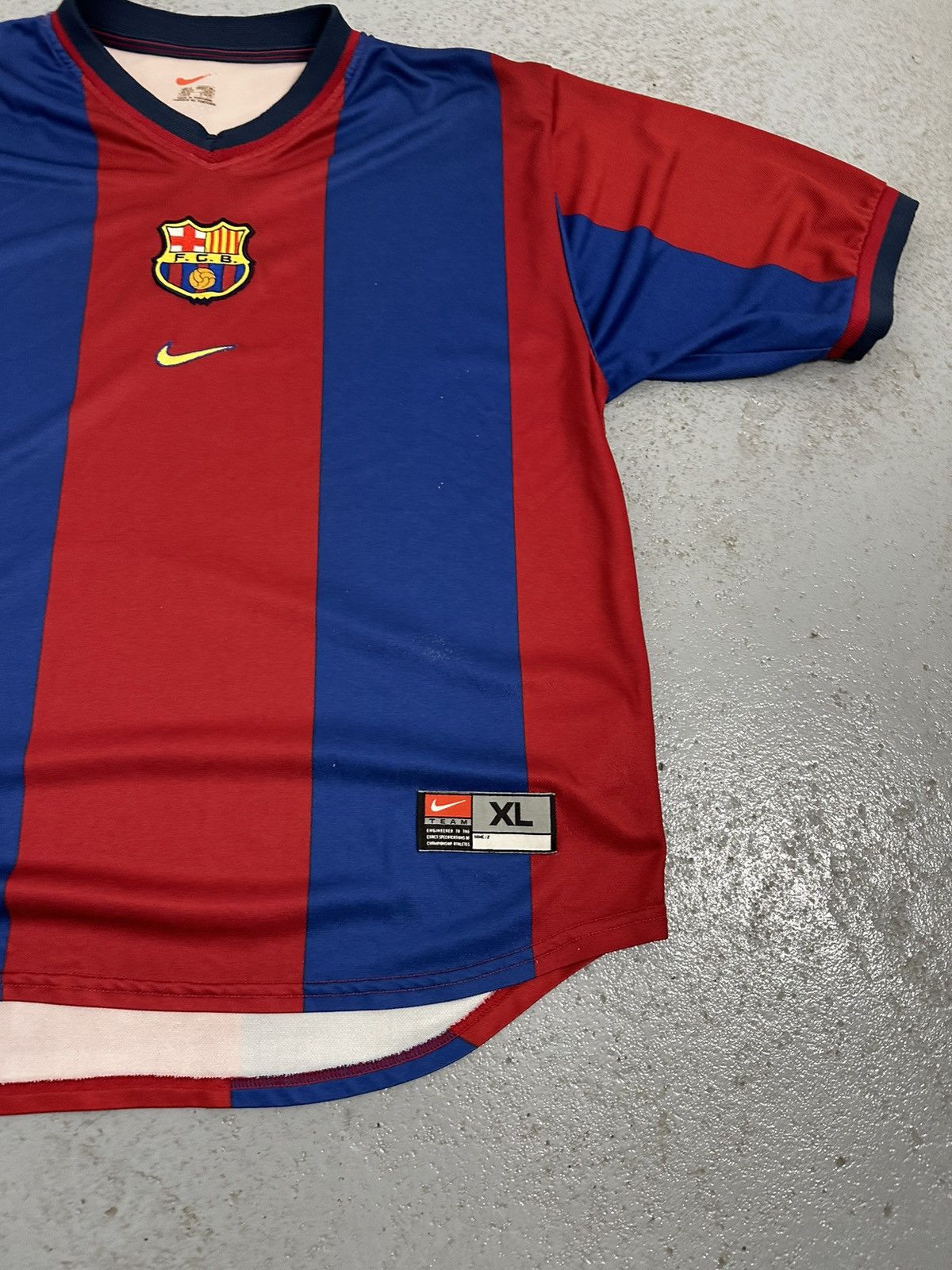 Nike Barcelona 1998/99 Nike Home Jersey Size US XL / EU 56 / 4 - 5 Thumbnail