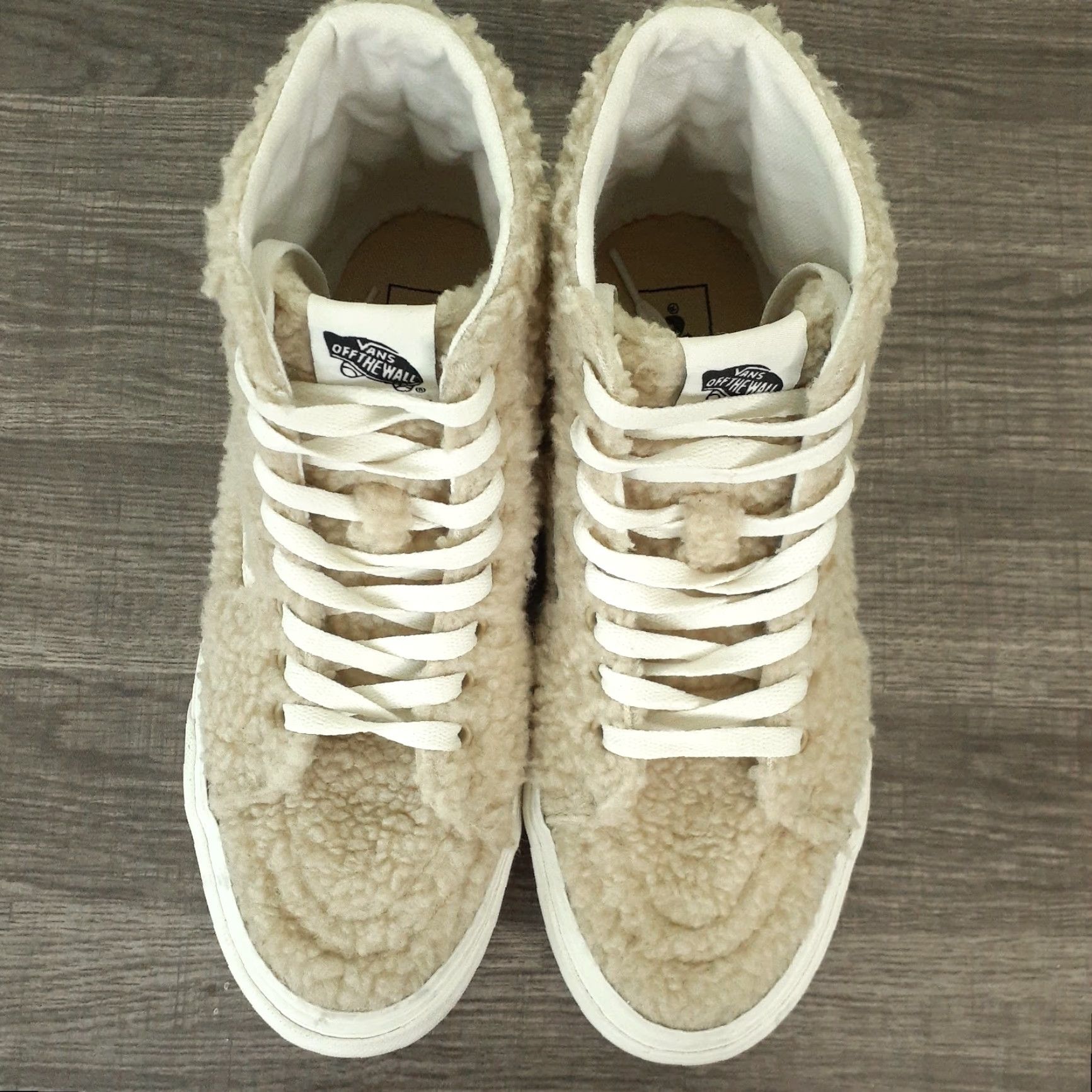 Vans VANS High Top Shoes Mens 9 Womens 10.5 Beige Faux Fur Sherpa Shearling sneaker Athletic UK 10.5 Size L / US 10 / IT 46 - 7 Thumbnail