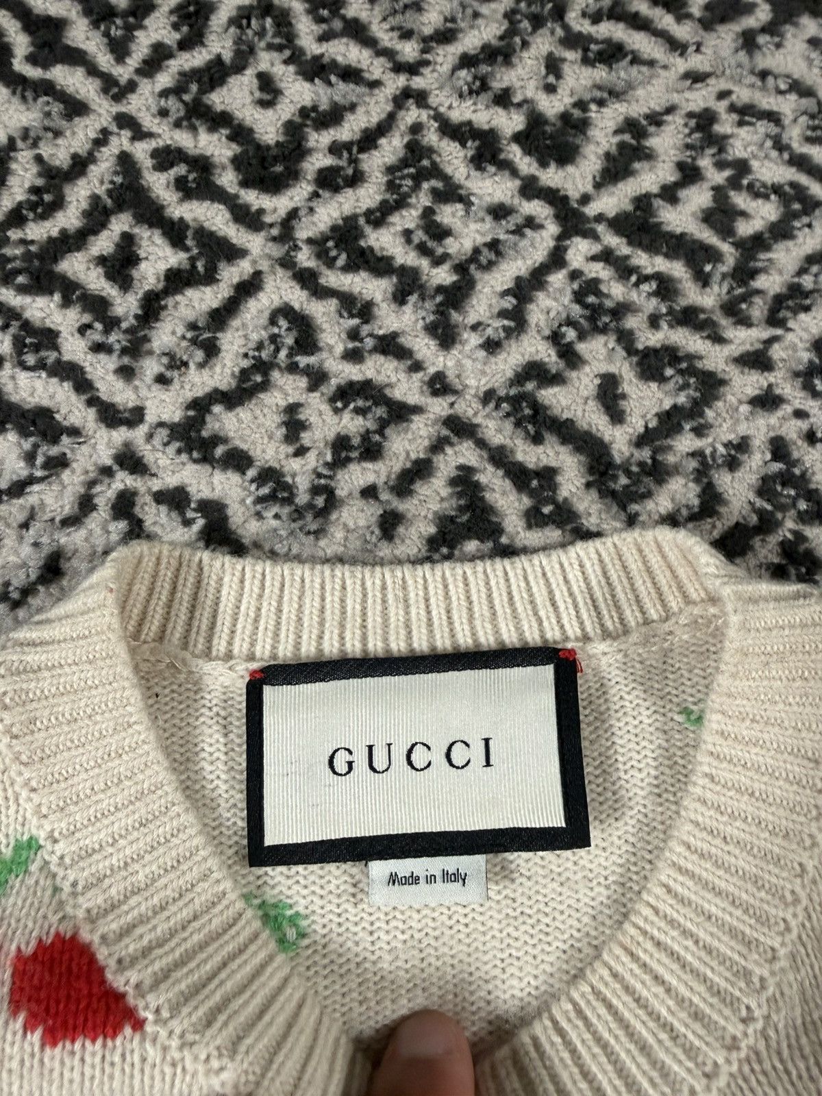 Gucci Gucci Wool Cherry Sweater Pullover Size Small Cream/Red Size S / US 4 / IT 40 - 2 Thumbnail
