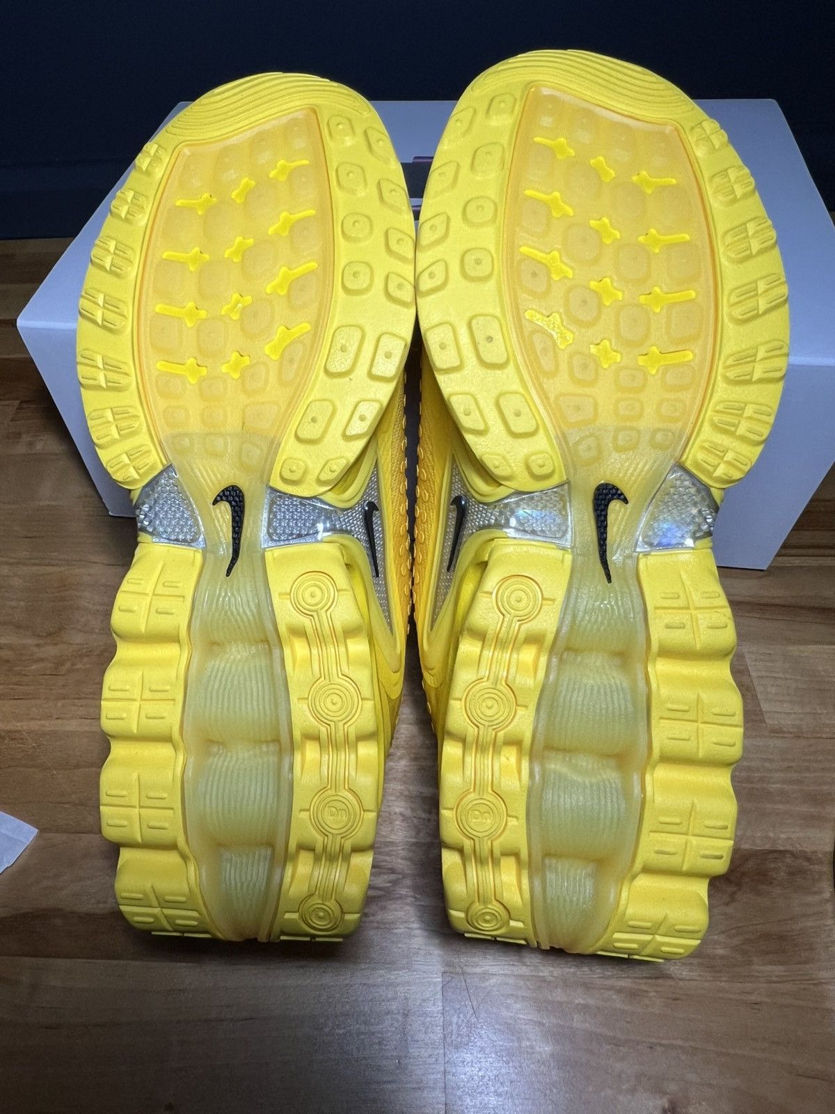 LEGO × Nike Kids Air Max DN x Lego Yellow Size 6Y (Style: IH7671-700) Size US 6 / EU 39 - 6 Thumbnail