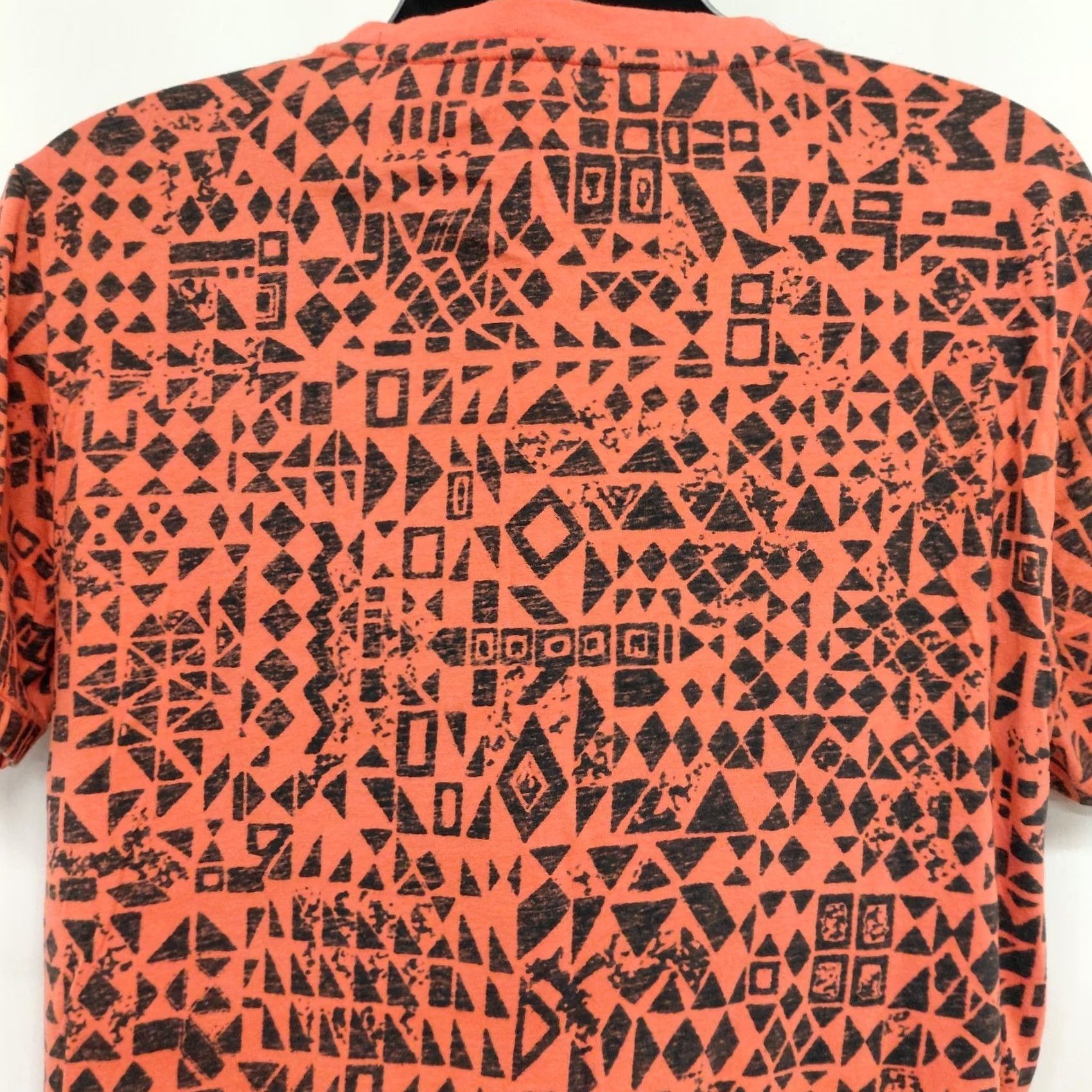 Aeropostale Aeropostale T-Shirt Mens XL Orange/Black Geometric All Over Design Y2K Shirt Regular crew neck Size US XL / EU 56 / 4 - 6 Thumbnail