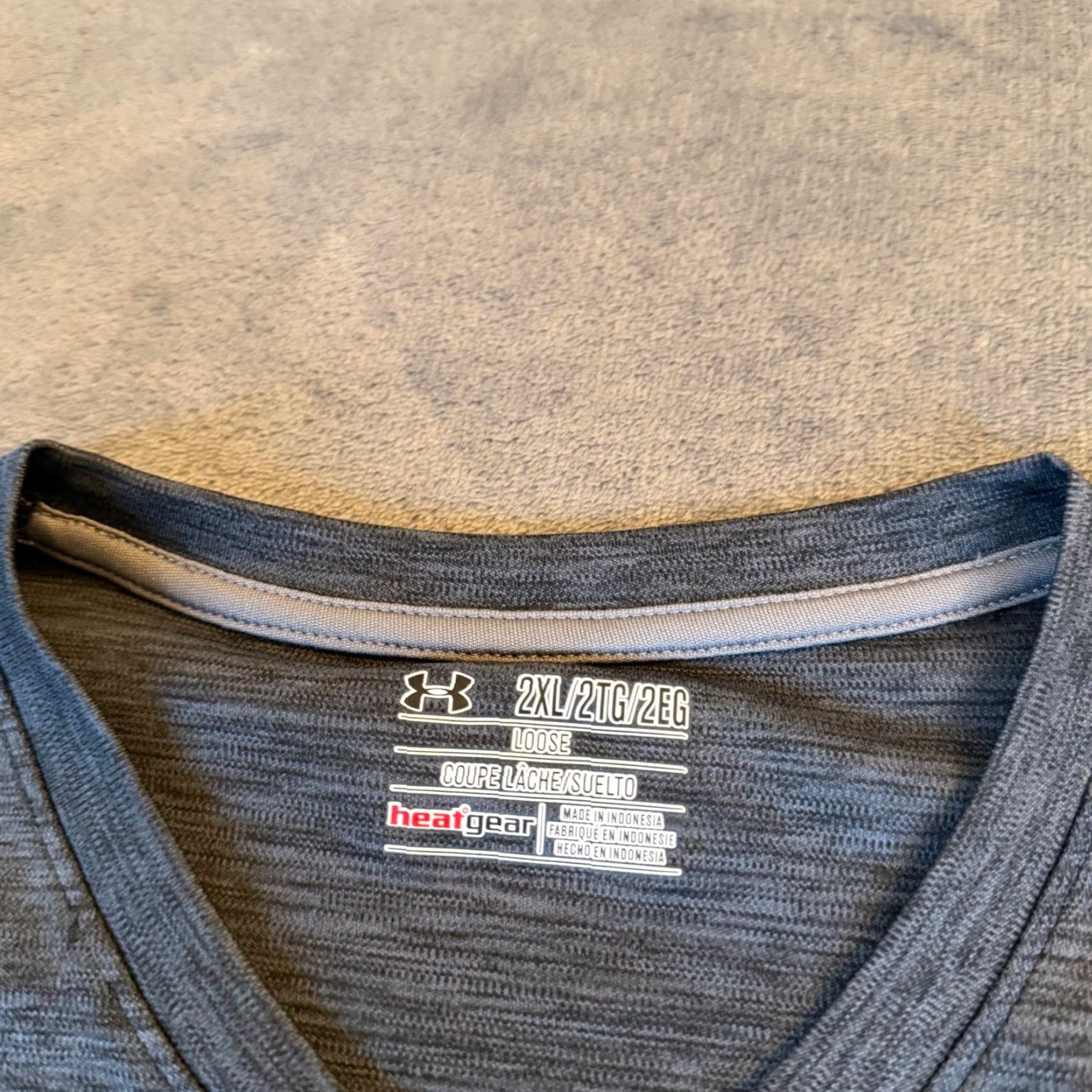 Under Armour Under Armour HeatGear T-Shirt Mens 2XL Loose Short Sleeve V-Neck Gray Charcoal Logo Moisture Wicking Lightweight Stretch Sports Gym Casual Shirt Size US XXL / EU 58 / 5 - 3 Thumbnail