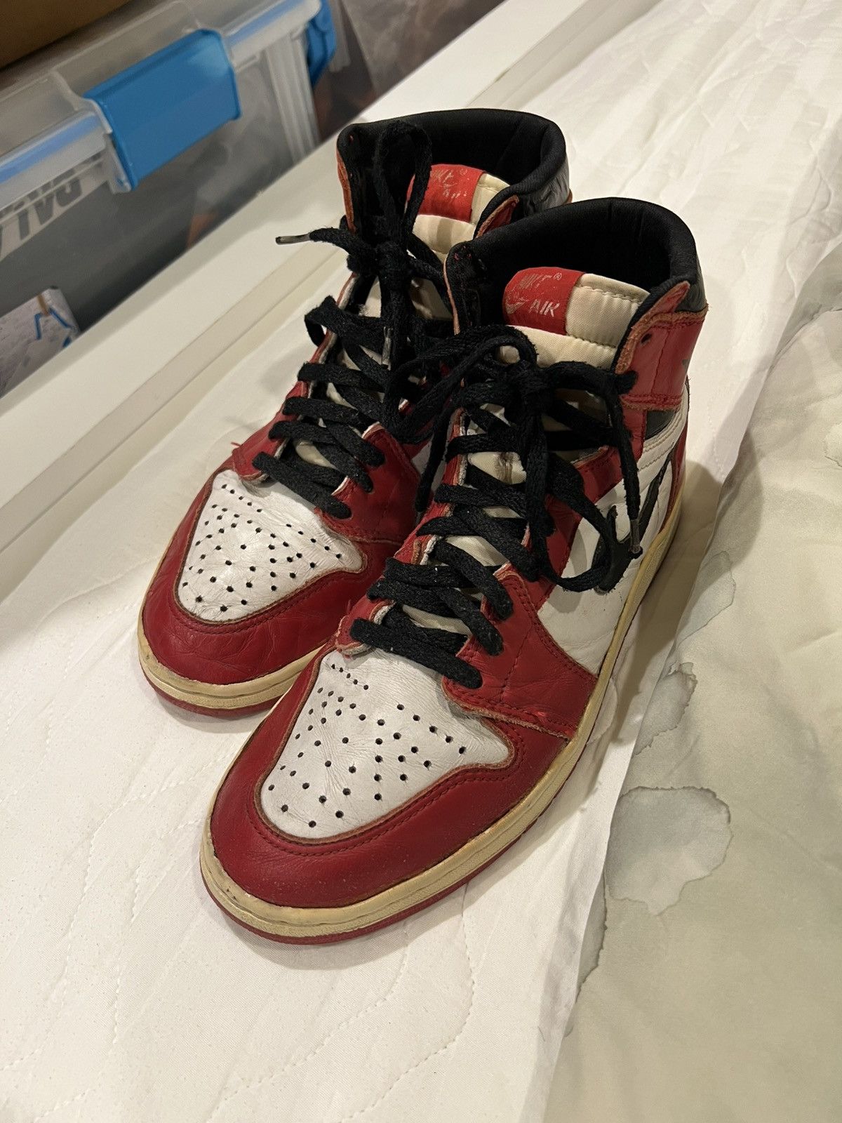 Nike Air Jordan 1 Retro High 1994 Chicago 1994 Size US 9.5 / EU 42-43 - 2 Thumbnail