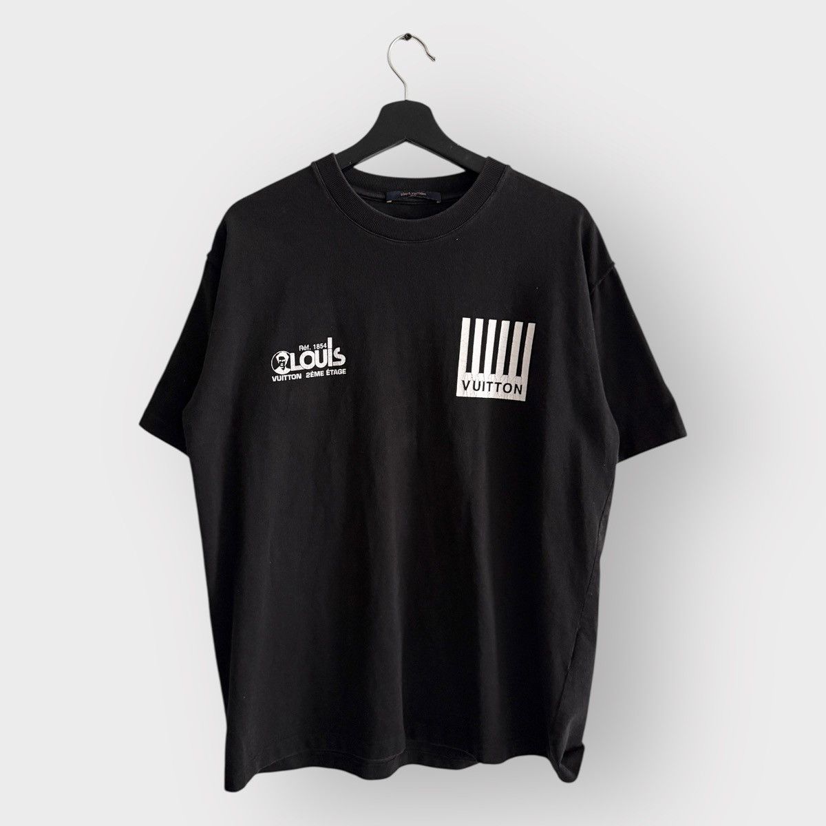 Louis Vuitton STEAL! 2019 Louis Vuitton Barcode Tee (XL) Size US XL / EU 56 / 4 - 1 Thumbnail