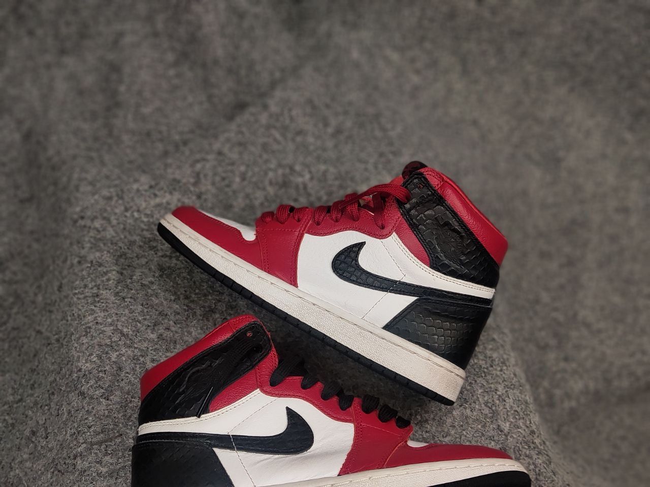 Nike Nike Air Jordan 1 Retro High OG Satin Red Leather sneaker Size US 6 / IT 36 - 4 Thumbnail