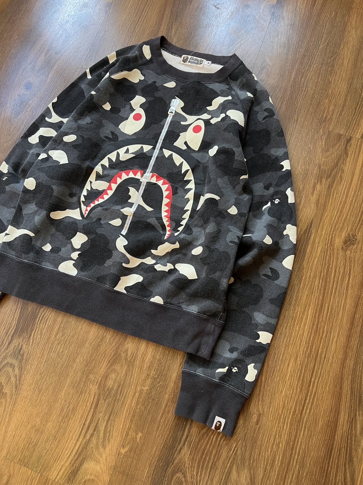 Bape Rare Bape Shark Camo Glow in the Dark Crewneck / Sweatshirt Size US M / EU 48-50 / 2 - 5 Thumbnail