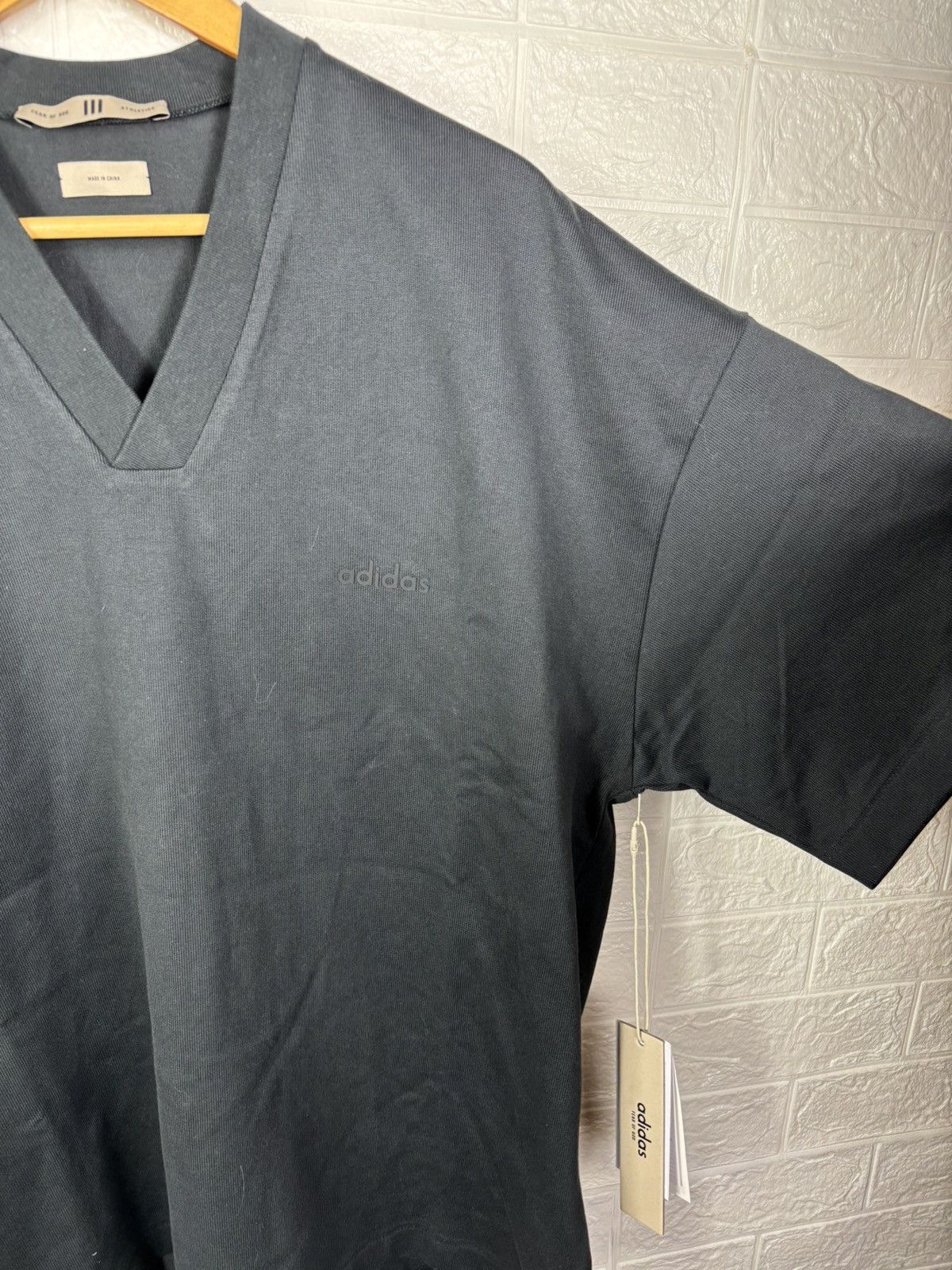 Adidas × Fear of God ADIDAS X FEAR OF GOD ATHLETICS V-NECK TEE IS8736 SIZE S Size US S / EU 44-46 / 1 - 6 Thumbnail
