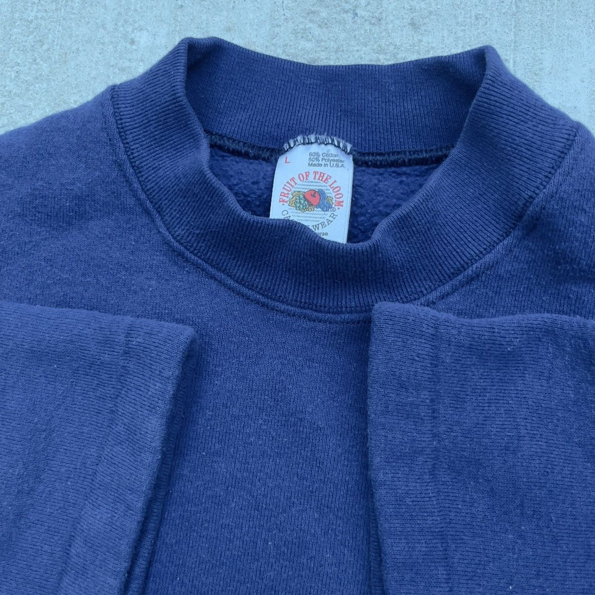 Fruit Of The Loom Vintage 90s FRUIT OF THE LOOM Navy Blank Hemmed Crewneck Size US L / EU 52-54 / 3 - 2 Thumbnail