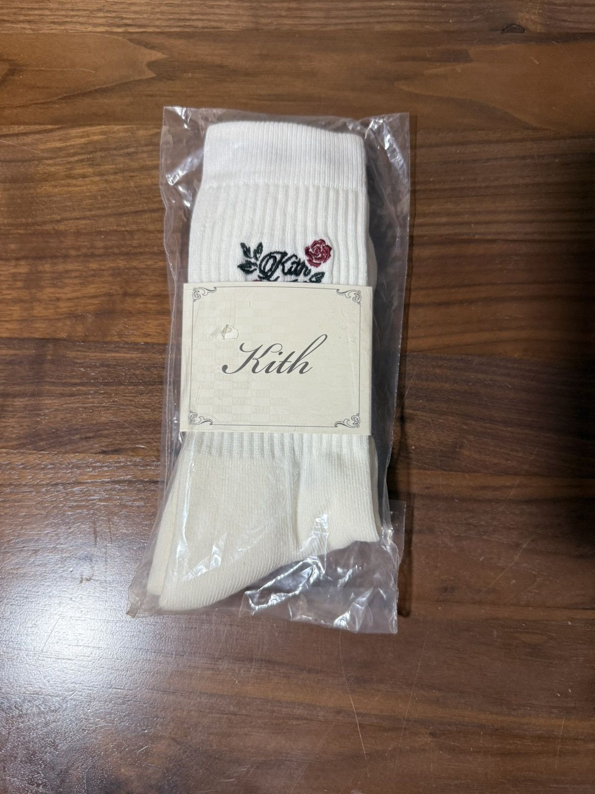 Kith Kith Embroidered Rose White Crew Socks in “Silk” Floral Logo Size ONE SIZE - 4 Thumbnail