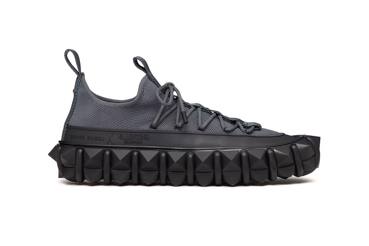 o1y0525 Low-Top Sneakers in Black/Lead