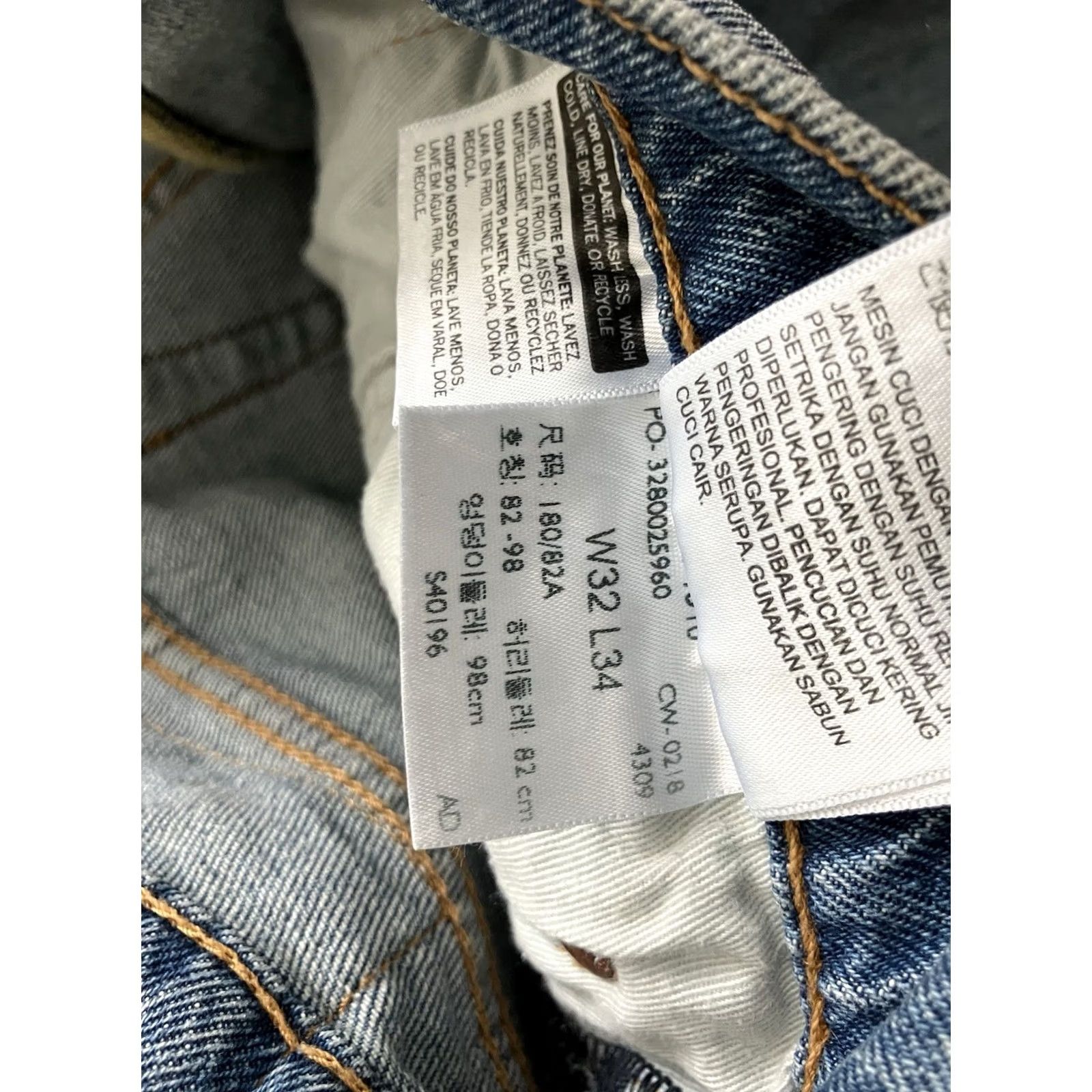 Levi's VINTAGE Levi's 514 Big E Leather Tab Premium Denim Jeans 32x34 Tapered Relaxed Fit 5-Pocket Blue Mens Jeans 90s Biker Grunge Rock USA 34x33 Size US 34 / EU 50 - 7 Thumbnail