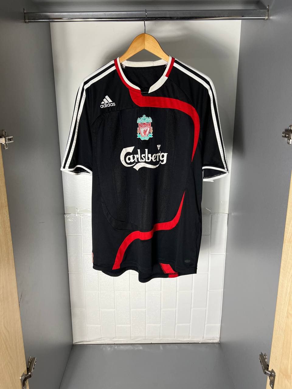 Adidas VINTAGE ADIDAS FC LIVERPOOL ENGLAND SOCCER JERSEY RETRO Y2K Size US L / EU 52-54 / 3 - 1 Thumbnail