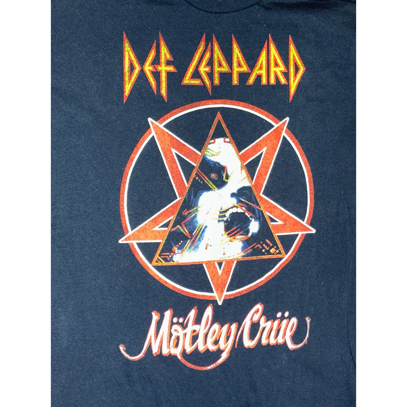 Def Leppard Def Leopard X Motley Crew Poison 2022 Tour Tshirt Size Large Size US L / EU 52-54 / 3 - 4 Thumbnail