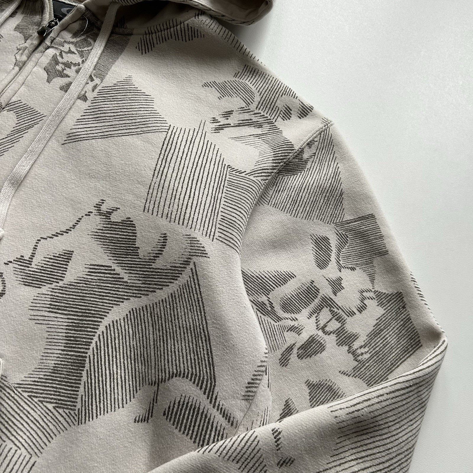 Oakley Vintage Y2K Oakley Skull AOP Full Zip Hoodie Size Medium Size US M / EU 48-50 / 2 - 3 Thumbnail