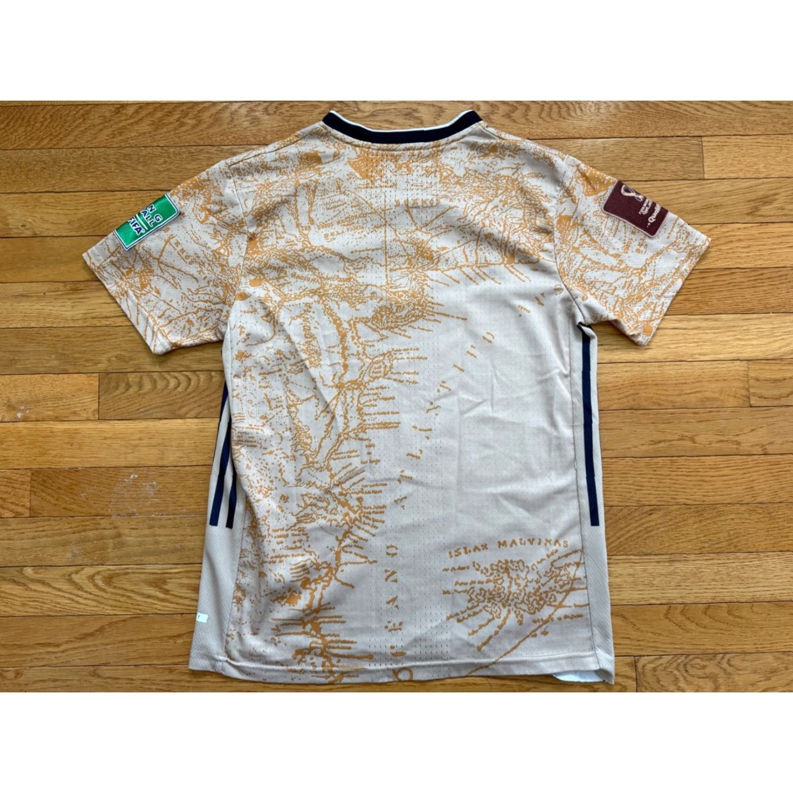 Adidas Adidas Argentina CONMEBOL Campeon 2022 Jersey T-Shirt Size S Mens Tan Cotton Short Sleeve Vintage: No Size US S / EU 44-46 / 1 - 2 Thumbnail