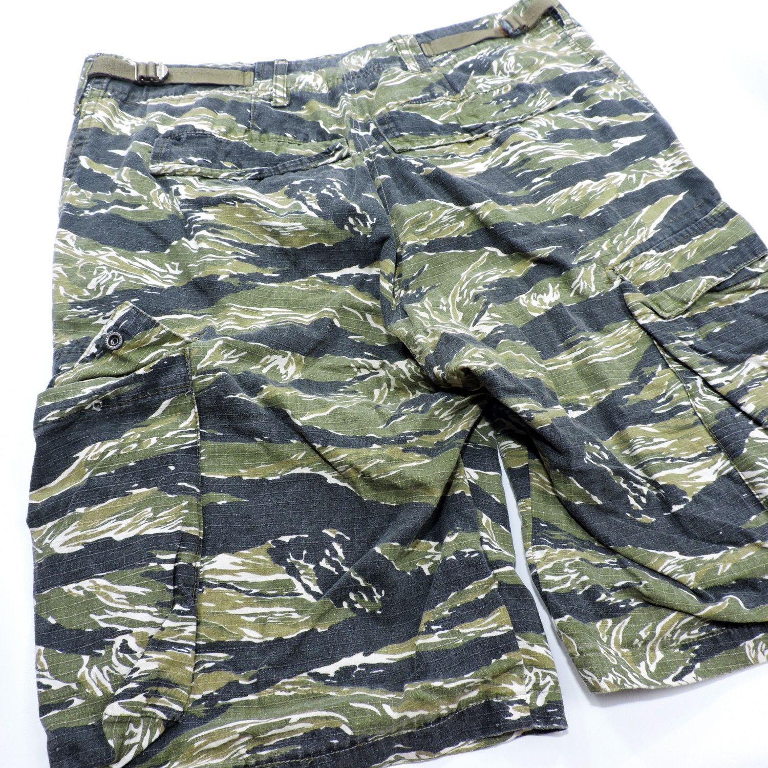 Neighborhood NEIGHBORHOOD TIGER STRIPES PATTERN COMBAT CARGO SHORT PANTS Size US 32 / EU 48 - 13 Thumbnail