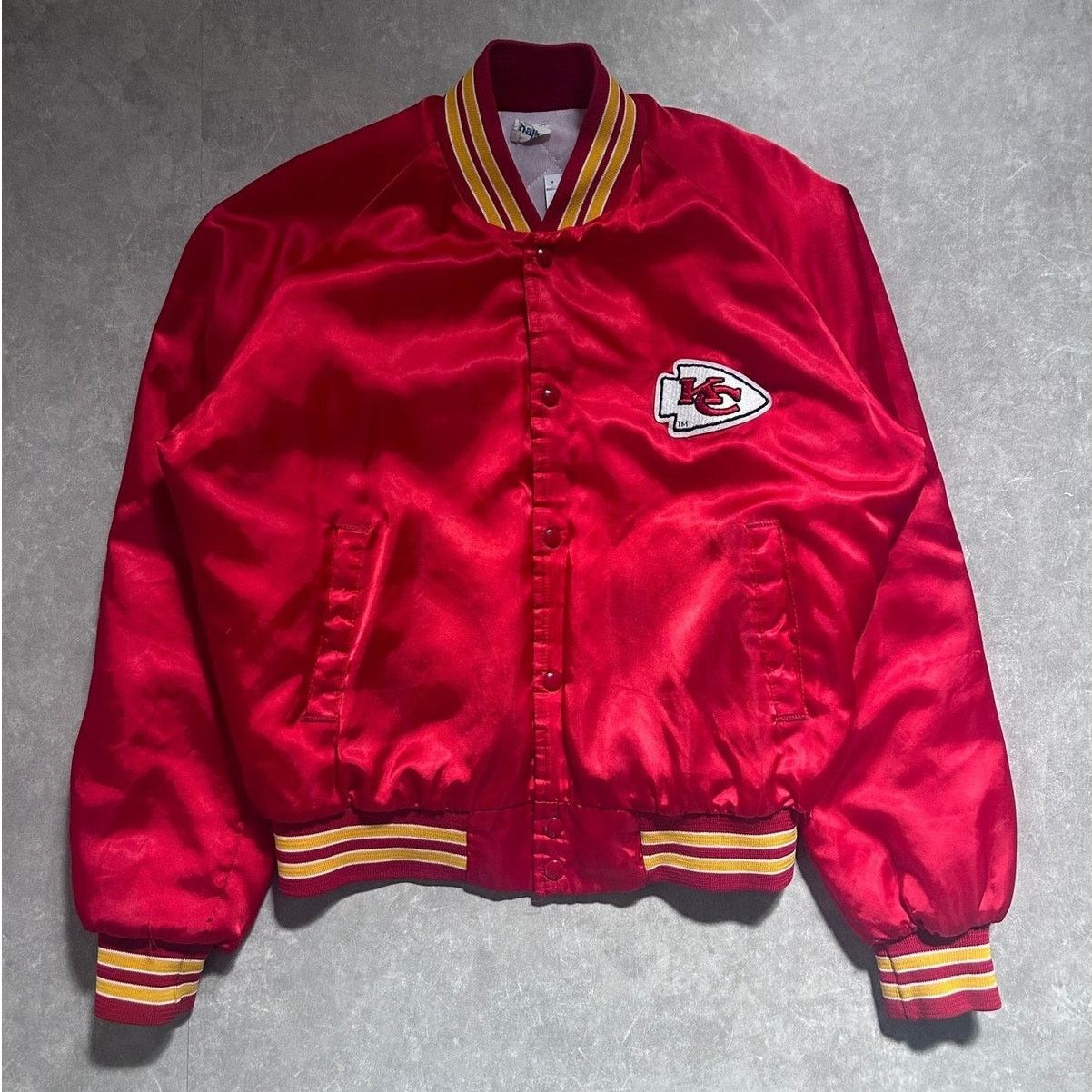 Chalk Line 90s Vintage Kansas City Chiefs Red Satin Jacket Size M Size US M / EU 48-50 / 2 - 1 Thumbnail